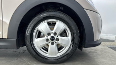 MINI Hatchback 1.5 Cooper Classic 3dr Auto [Comfort/Nav Pack] Petrol Hatchback